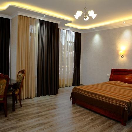 White Hotel Guesthouse Zugdidi Zewnętrze zdjęcie