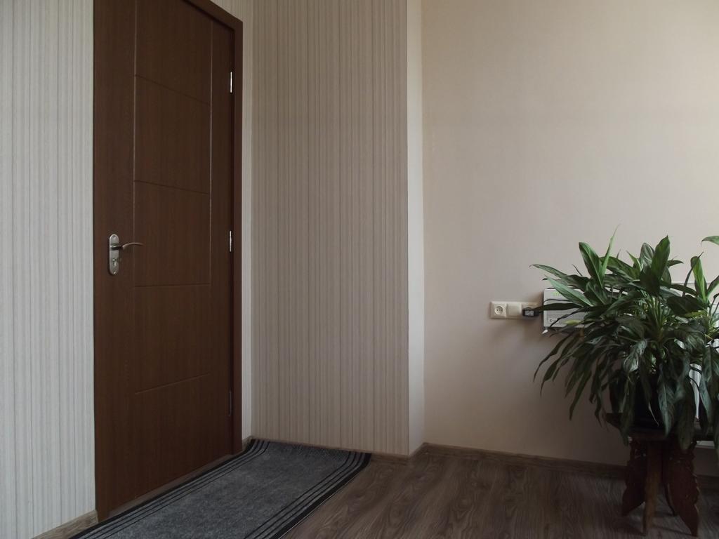 White Hotel Guesthouse Zugdidi Zewnętrze zdjęcie