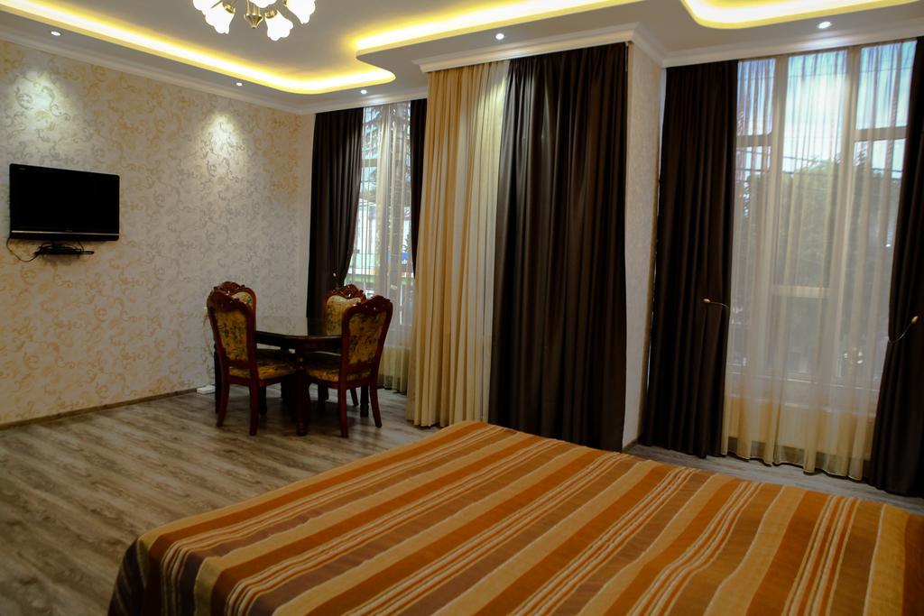 White Hotel Guesthouse Zugdidi Zewnętrze zdjęcie