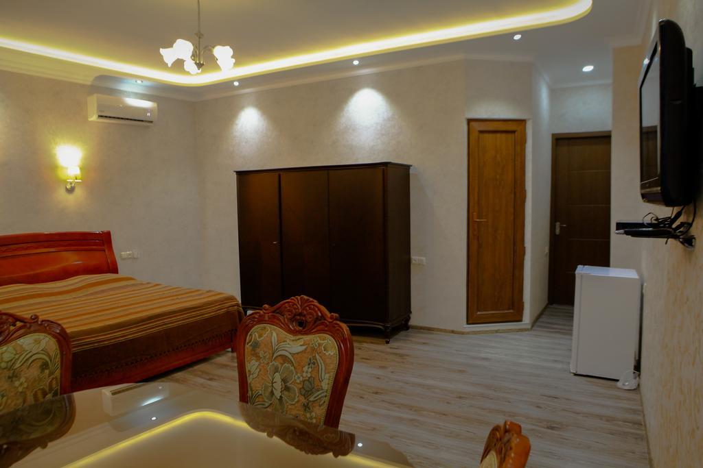 White Hotel Guesthouse Zugdidi Zewnętrze zdjęcie