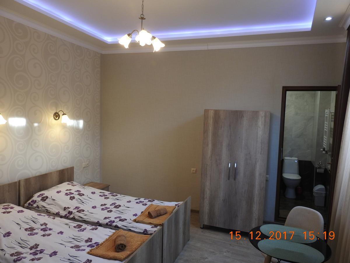 White Hotel Guesthouse Zugdidi Zewnętrze zdjęcie