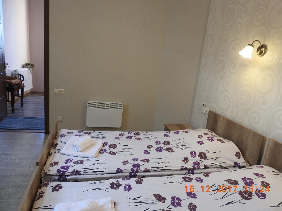 White Hotel Guesthouse Zugdidi Zewnętrze zdjęcie