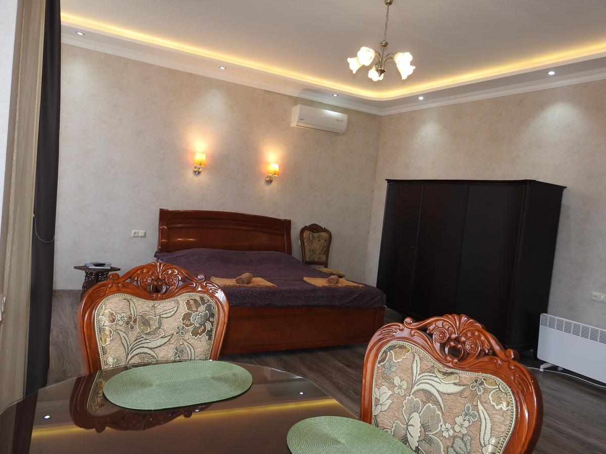 White Hotel Guesthouse Zugdidi Zewnętrze zdjęcie