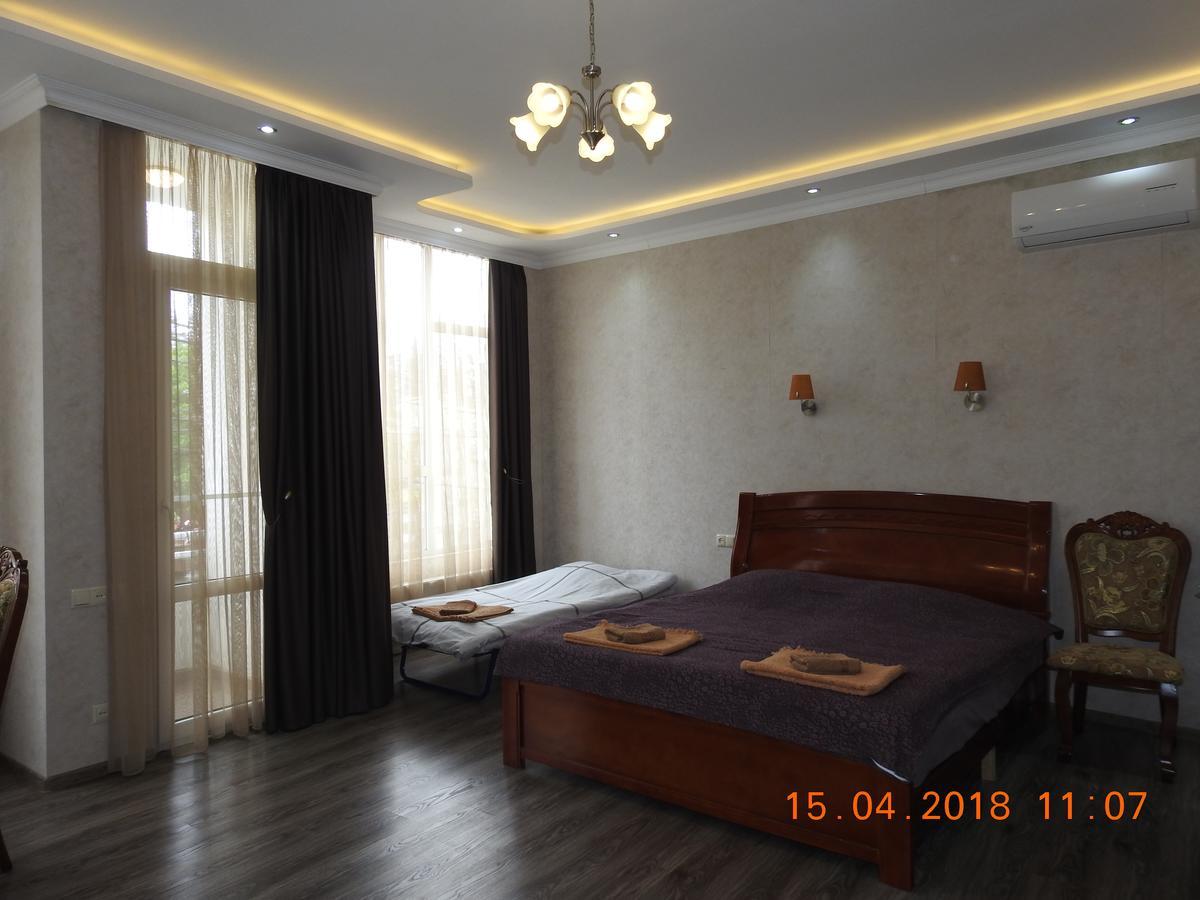 White Hotel Guesthouse Zugdidi Zewnętrze zdjęcie